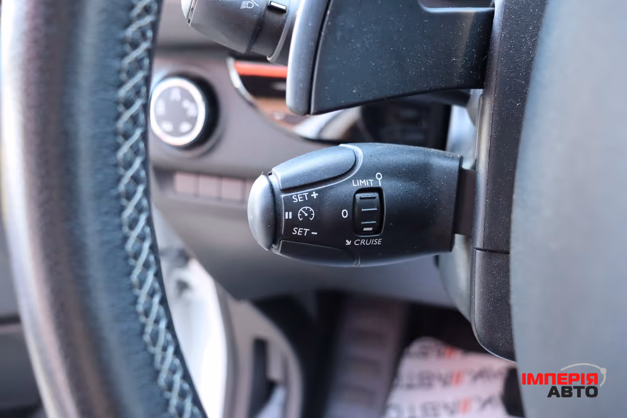 Opel Vivaro - фото 20