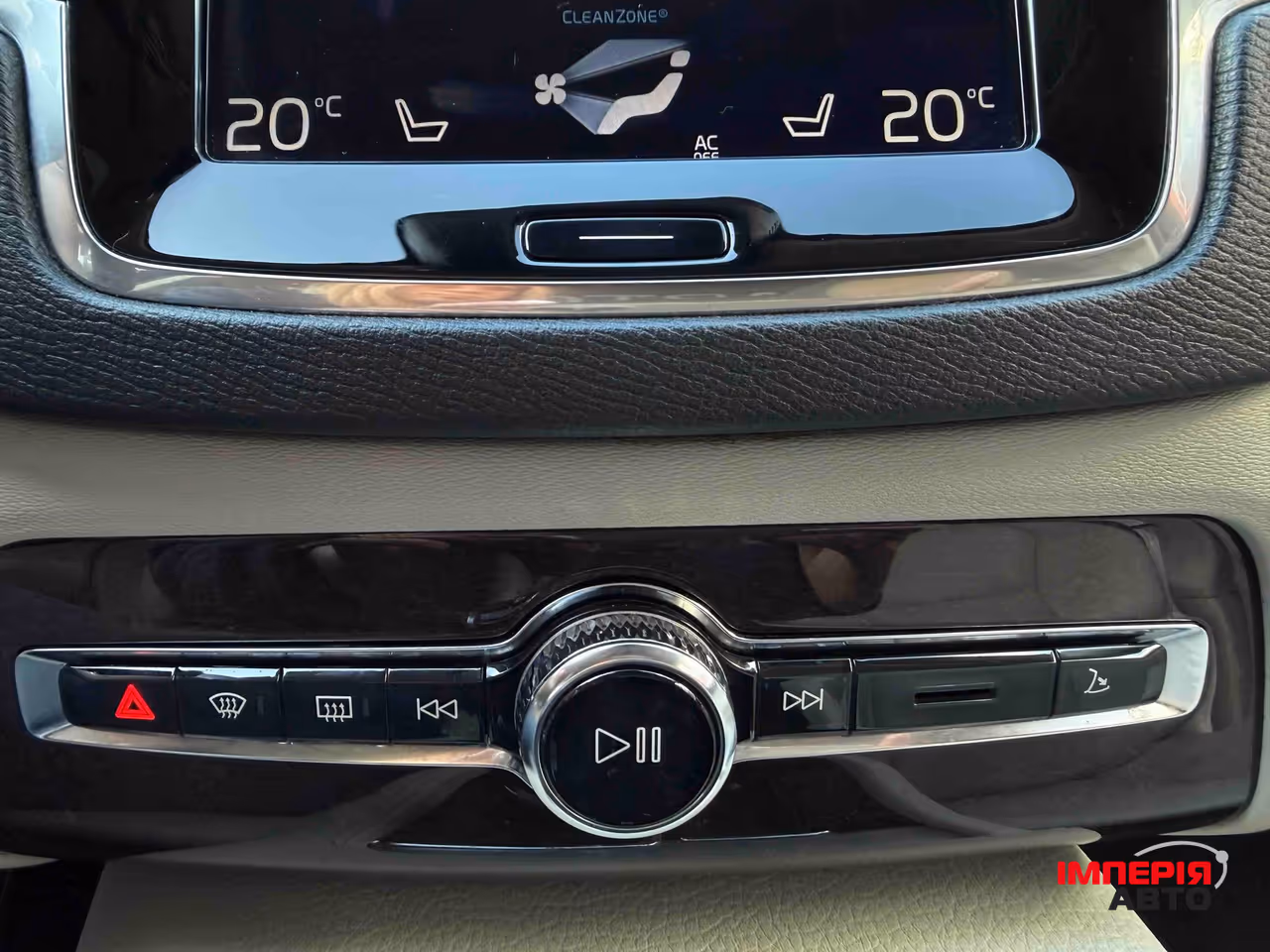 Volvo XC90 - фото 29