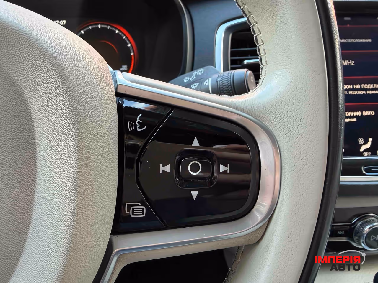 Volvo XC90 - фото 23