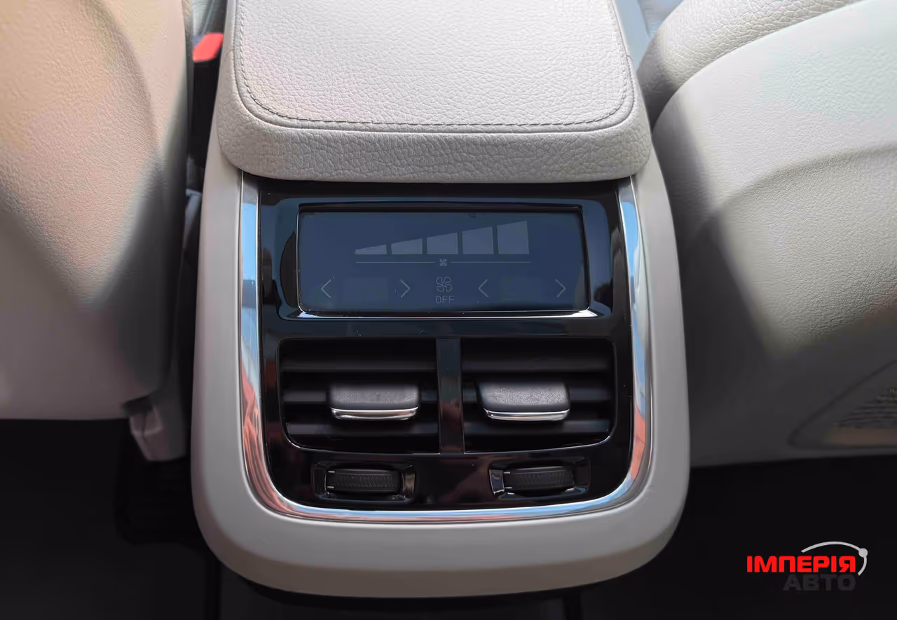 Volvo XC90 - фото 37
