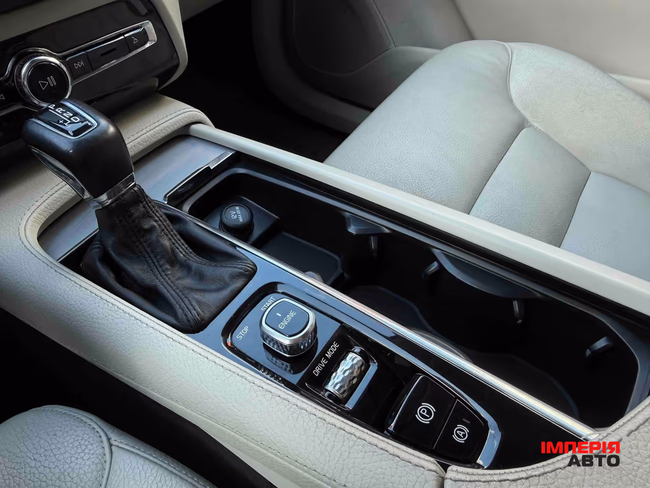 Volvo XC90 - фото 30