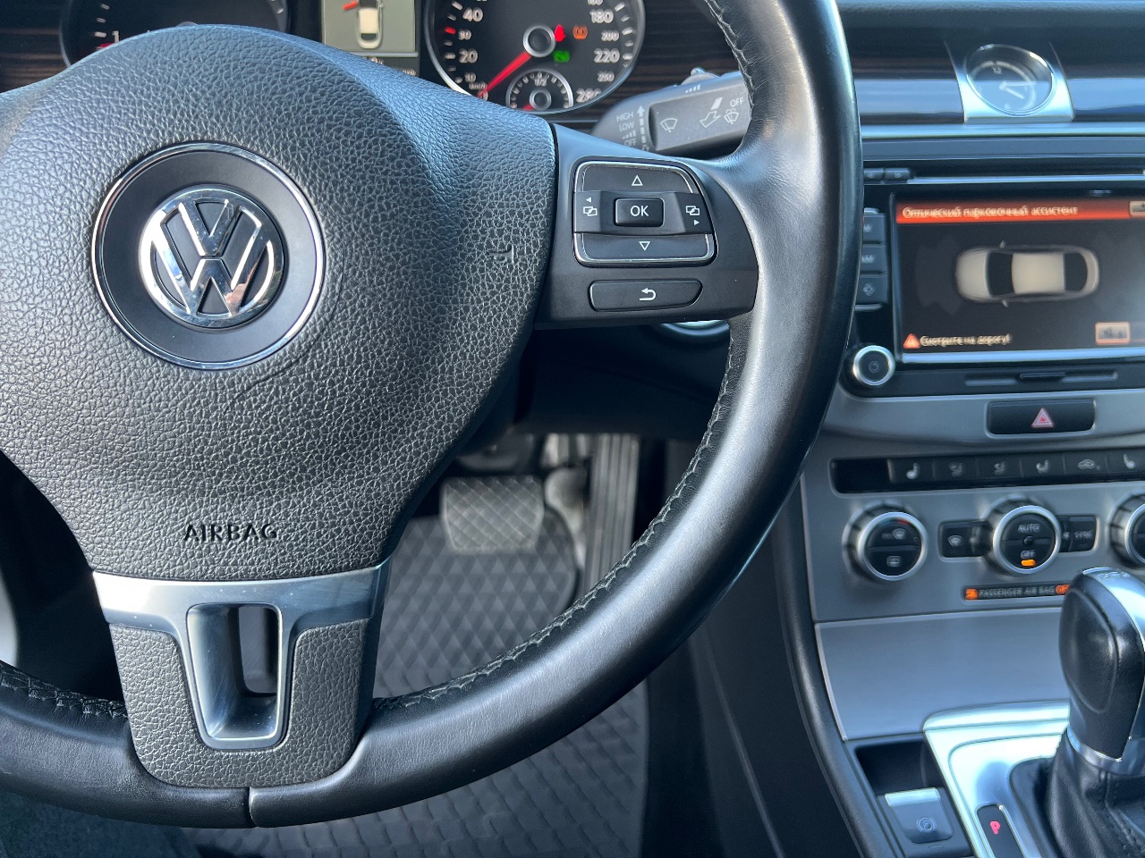 Volkswagen Passat CC - фото 11