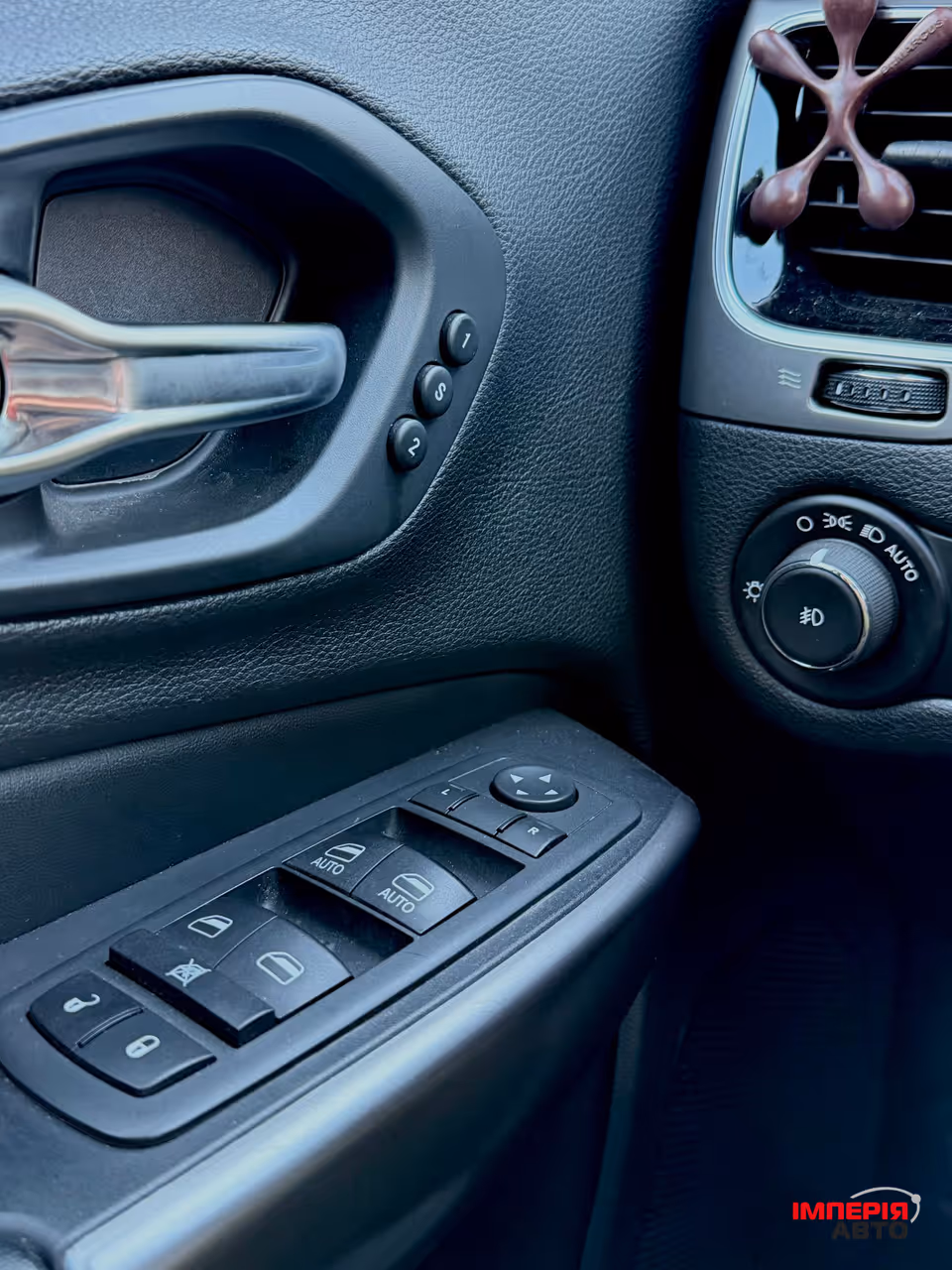 Jeep Cherokee - фото 24