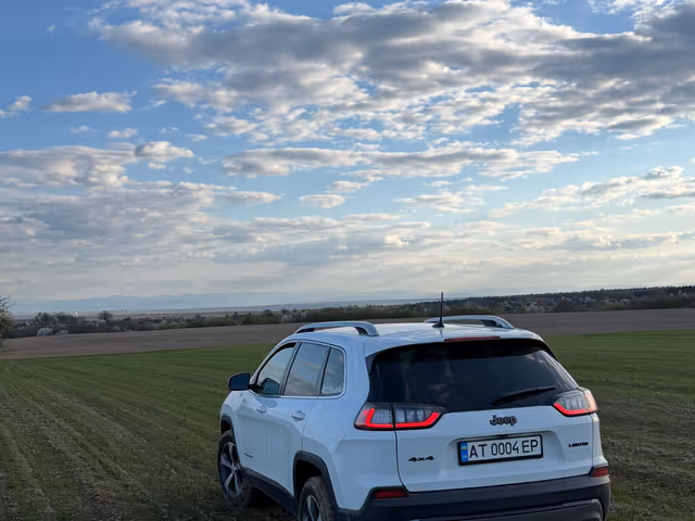 Jeep Cherokee - фото 1