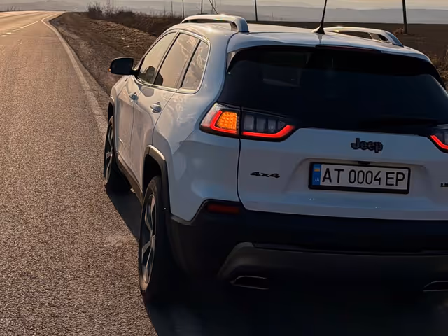 Jeep Cherokee - фото 4