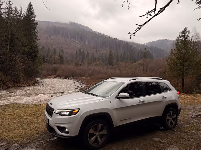 Jeep Cherokee - фото 3