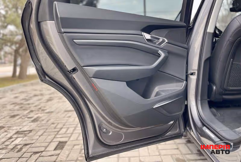 Audi e-tron Sportback - фото 15