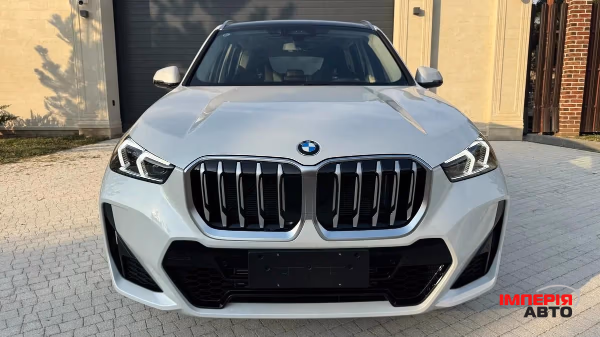 BMW X1 - фото 1