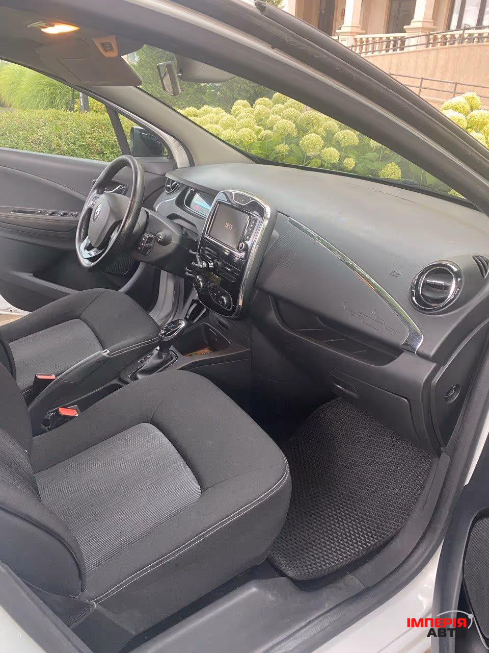 Renault ZOE - фото 6