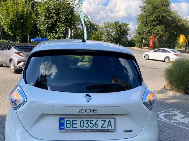 Renault ZOE - фото 4