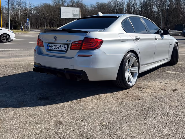 BMW 5 серії - фото 1