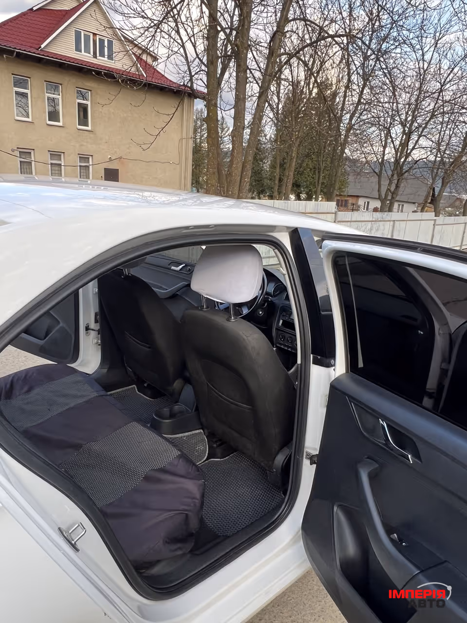Skoda Rapid - фото 11