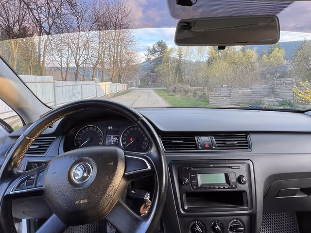 Skoda Rapid - фото 3