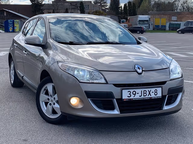 Renault Megane - фото 1