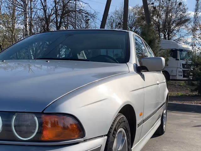 BMW 5 серії - фото 2