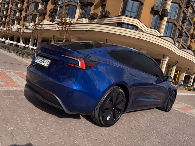 Tesla Model 3 - фото 2