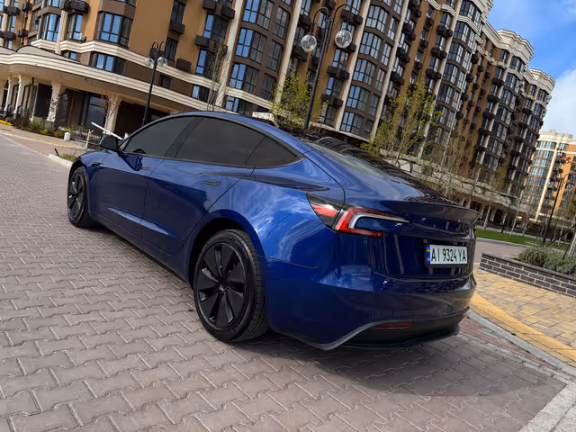 Tesla Model 3 - фото 3