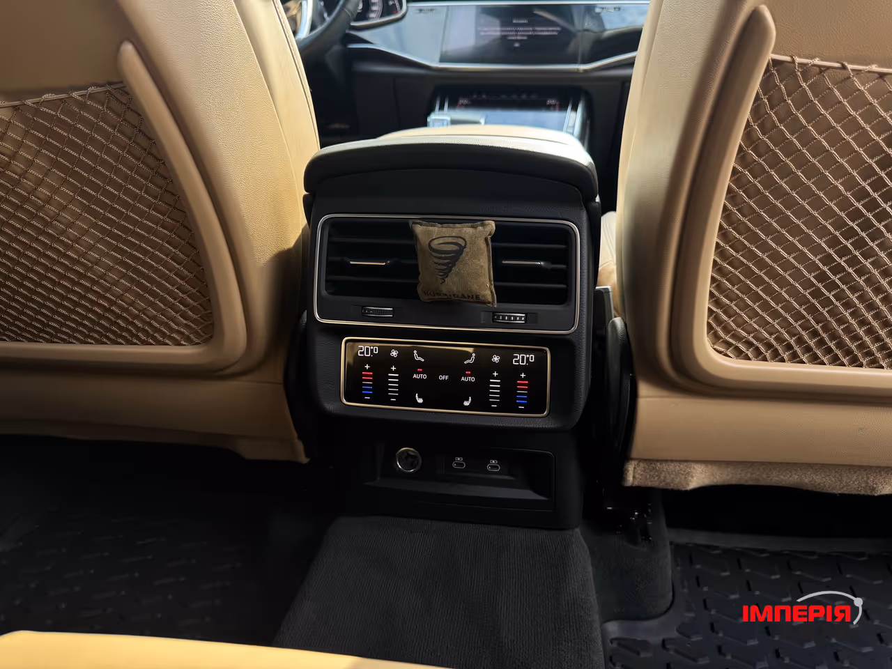 Audi Q7 - фото 20
