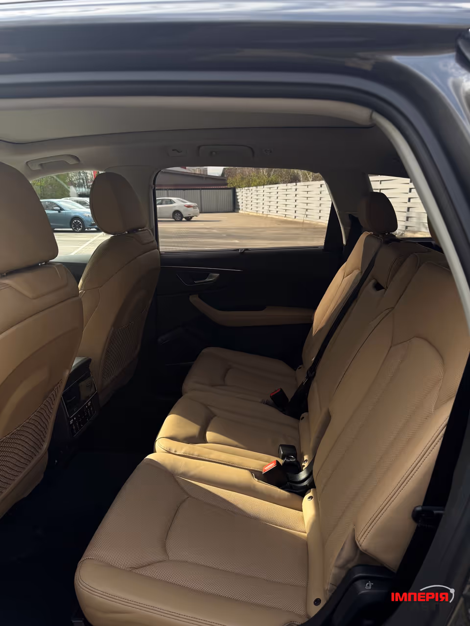 Audi Q7 - фото 23