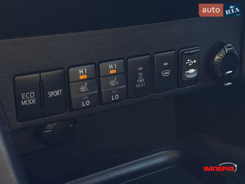 Toyota RAV4 - фото 8