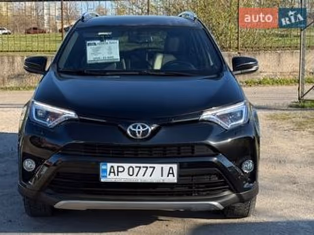 Toyota RAV4 - фото 4