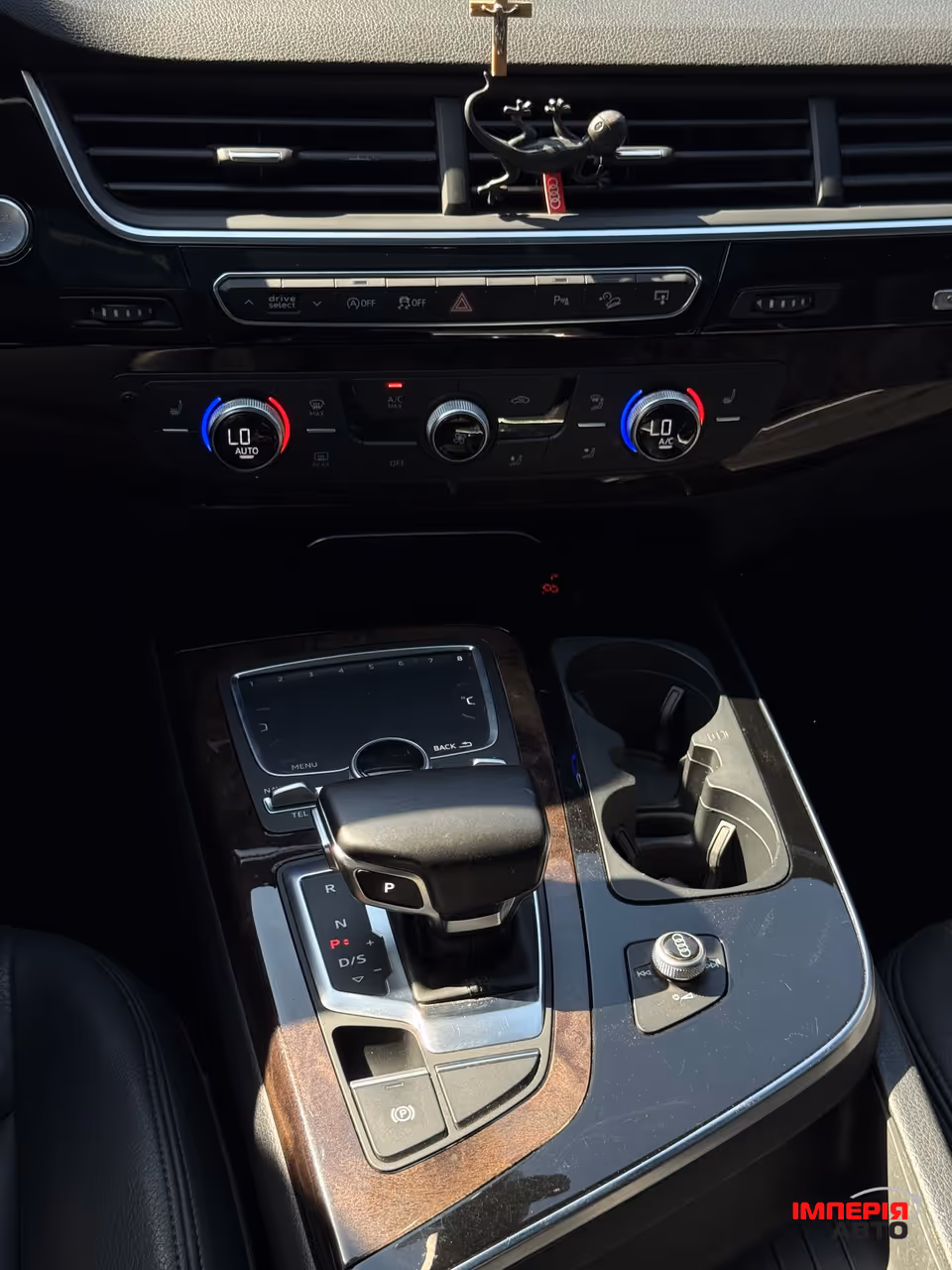 Audi Q7 - фото 15