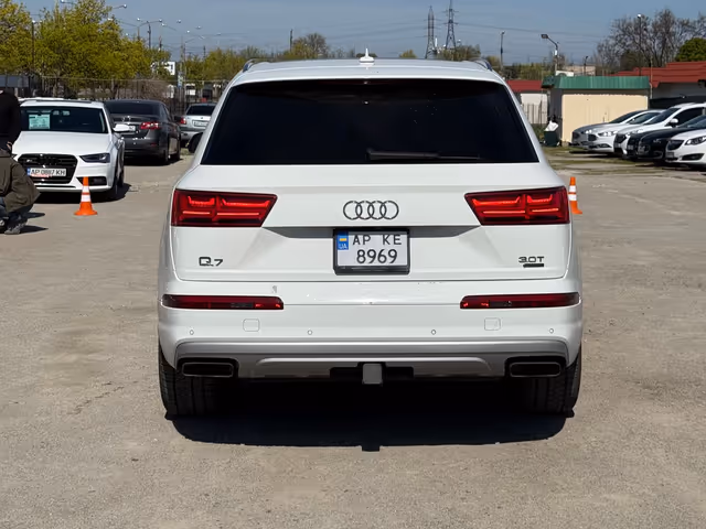 Audi Q7 - фото 5