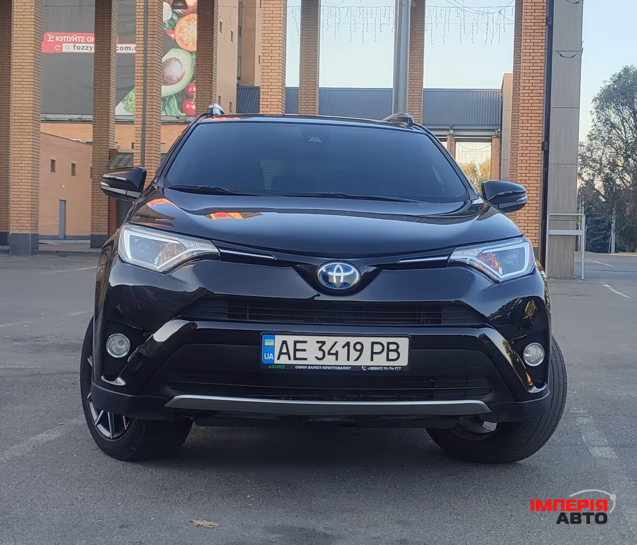 Toyota RAV4 - фото 1