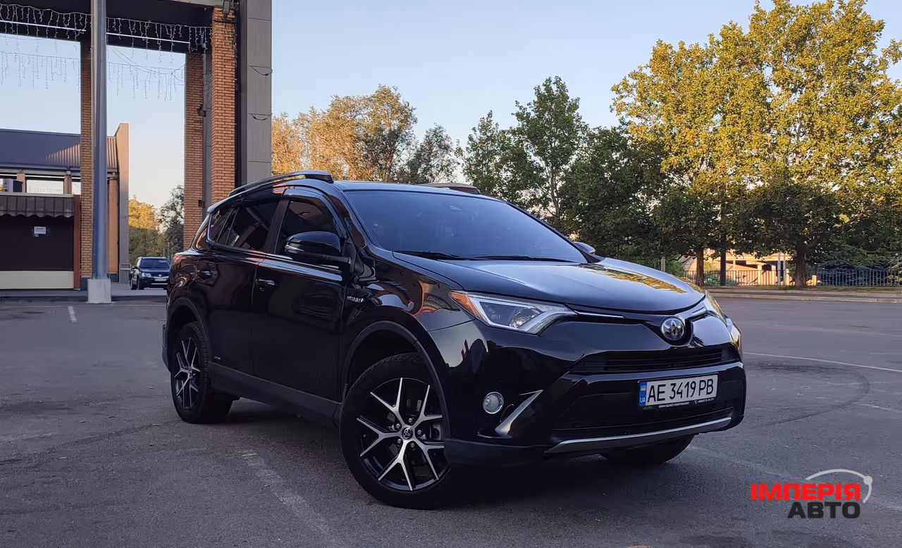 Toyota RAV4 - фото 3