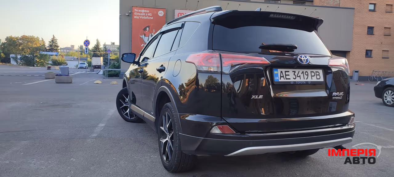 Toyota RAV4 - фото 10
