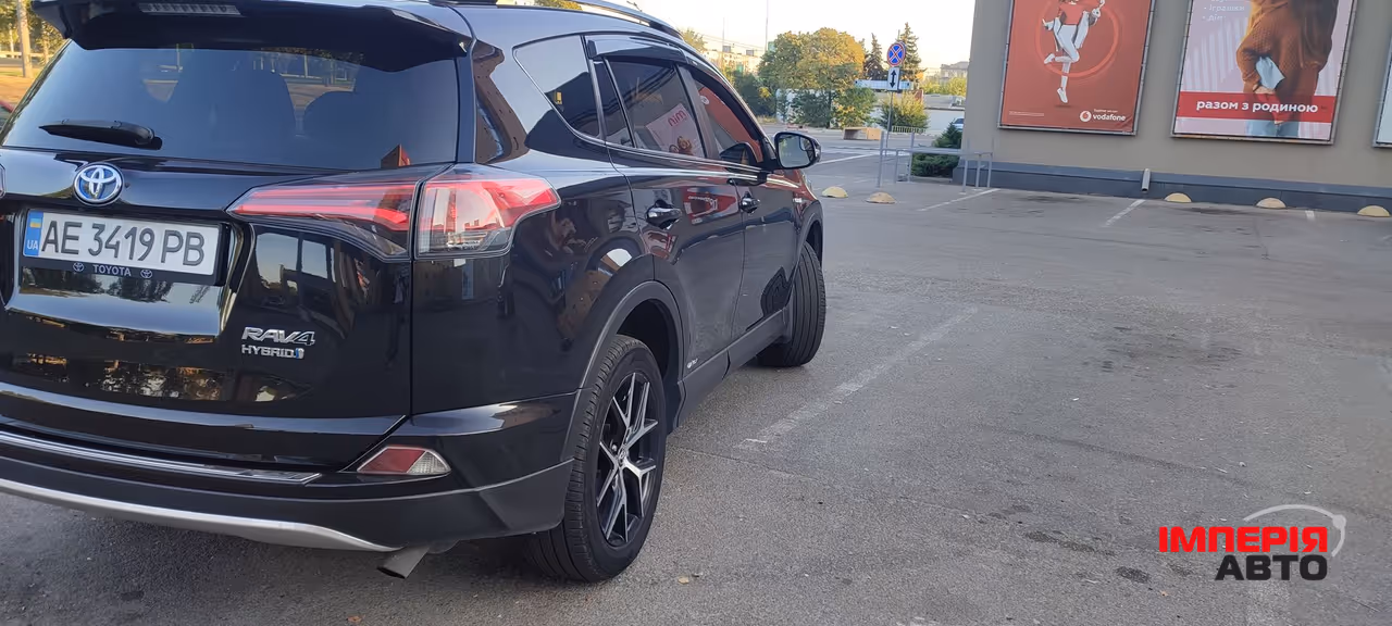 Toyota RAV4 - фото 8