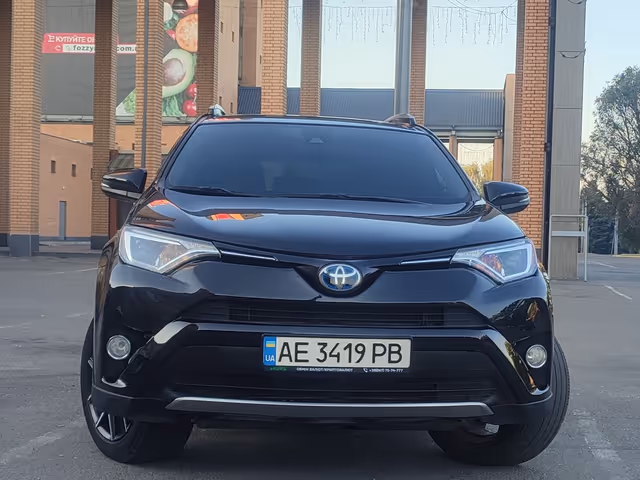 Toyota RAV4 - фото 1