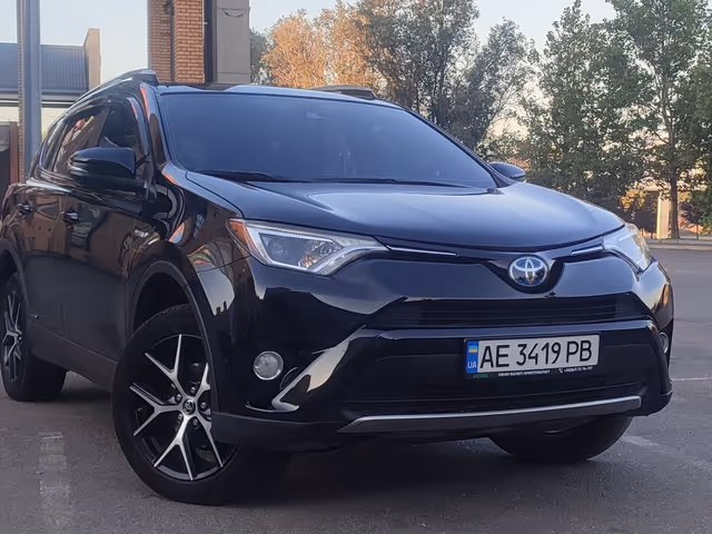 Toyota RAV4 - фото 2