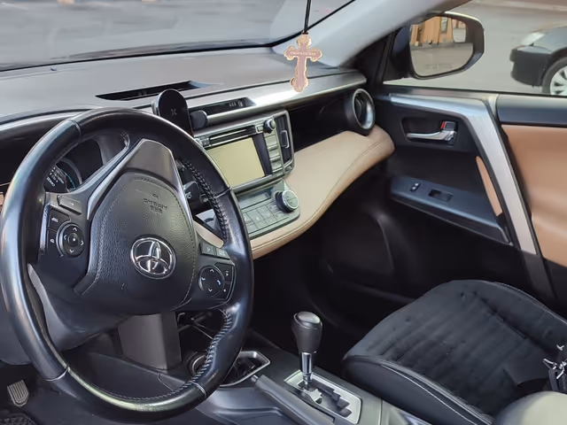 Toyota RAV4 - фото 4