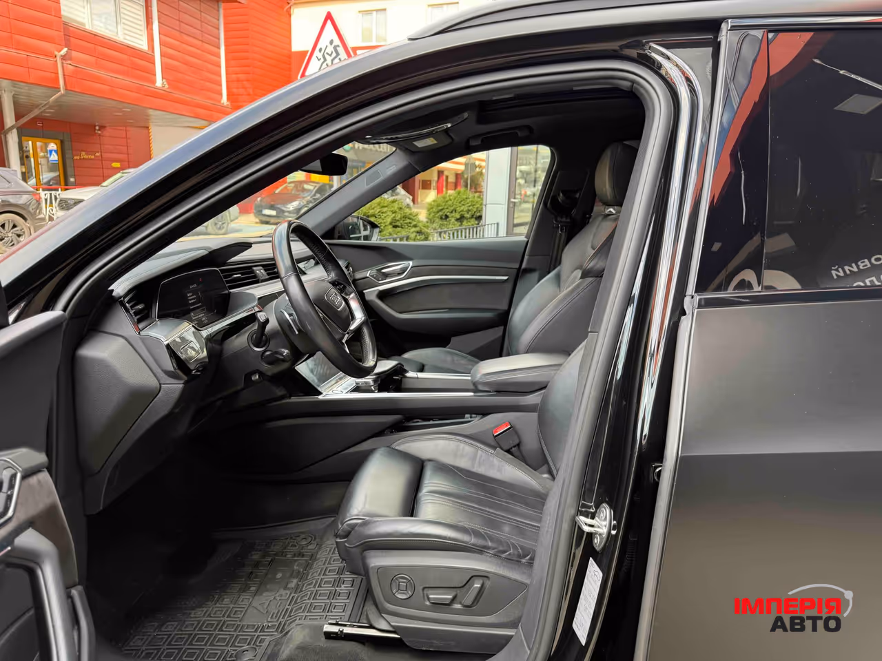 Audi e-tron - фото 18