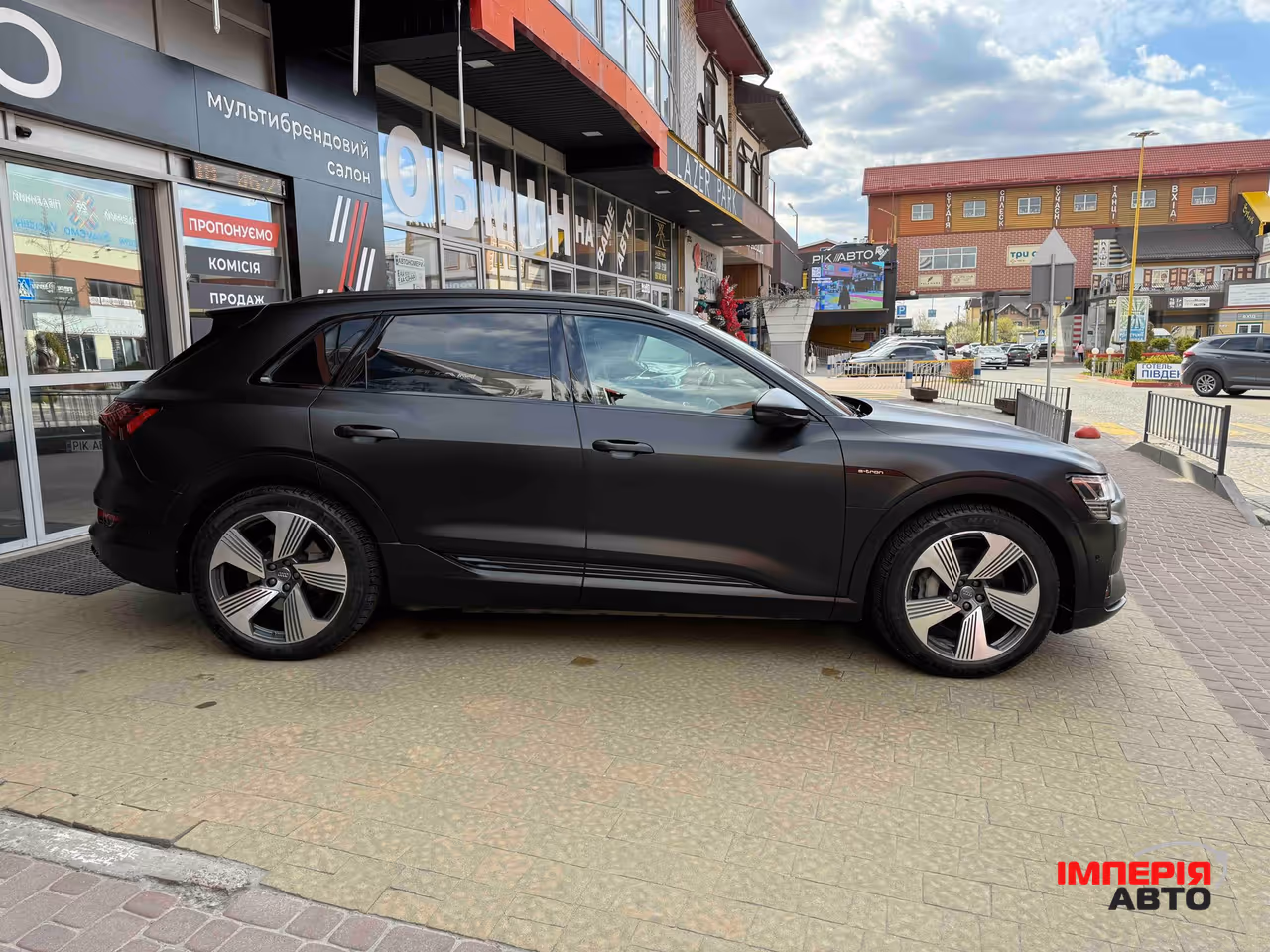 Audi e-tron - фото 5