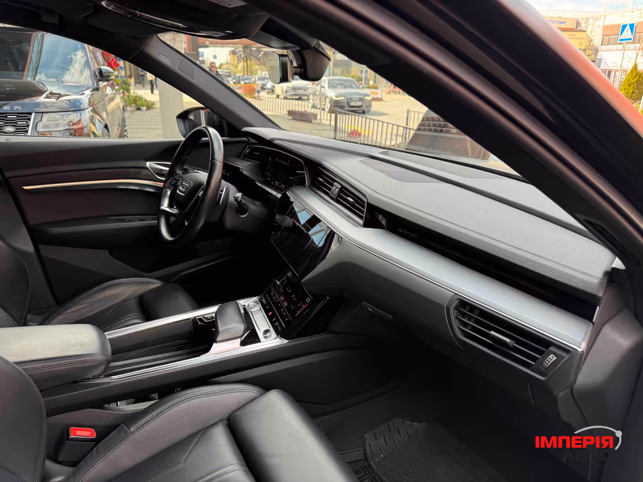 Audi e-tron - фото 54