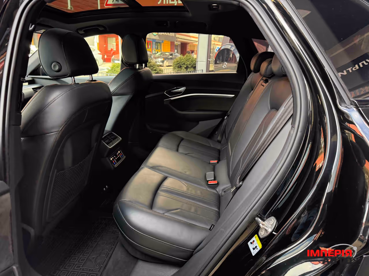 Audi e-tron - фото 40