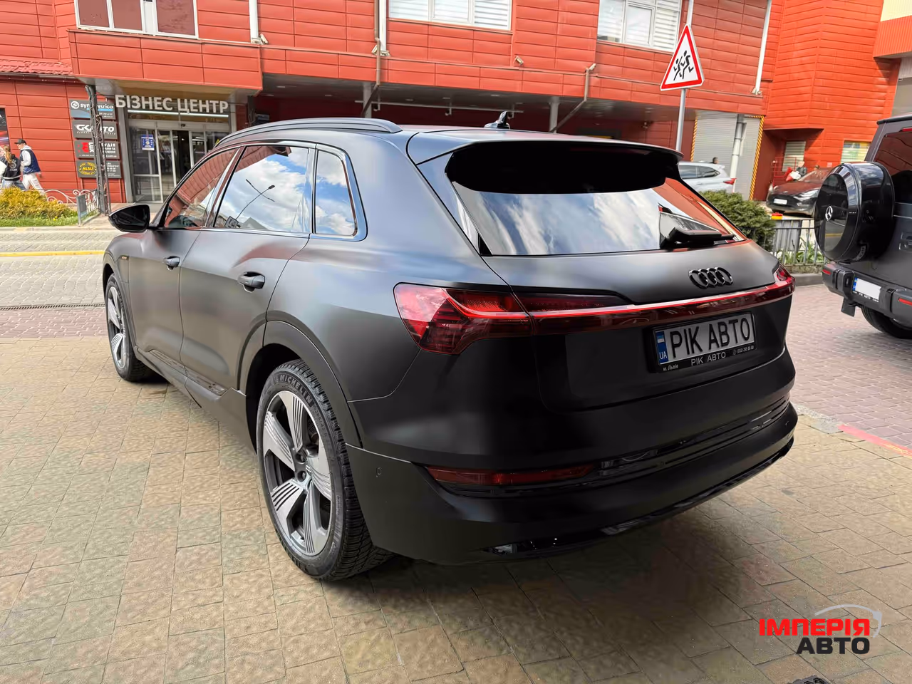 Audi e-tron - фото 8