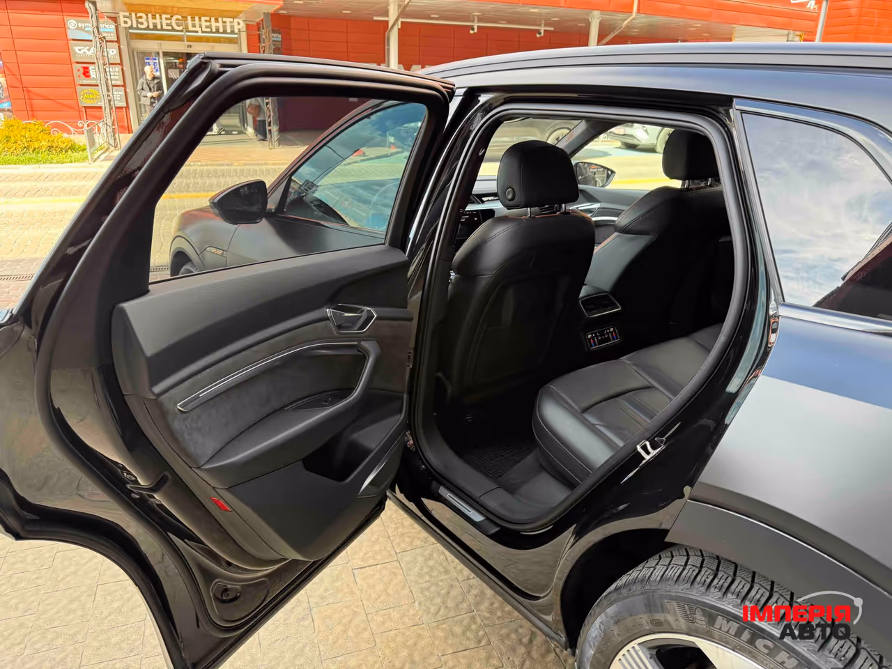 Audi e-tron - фото 38