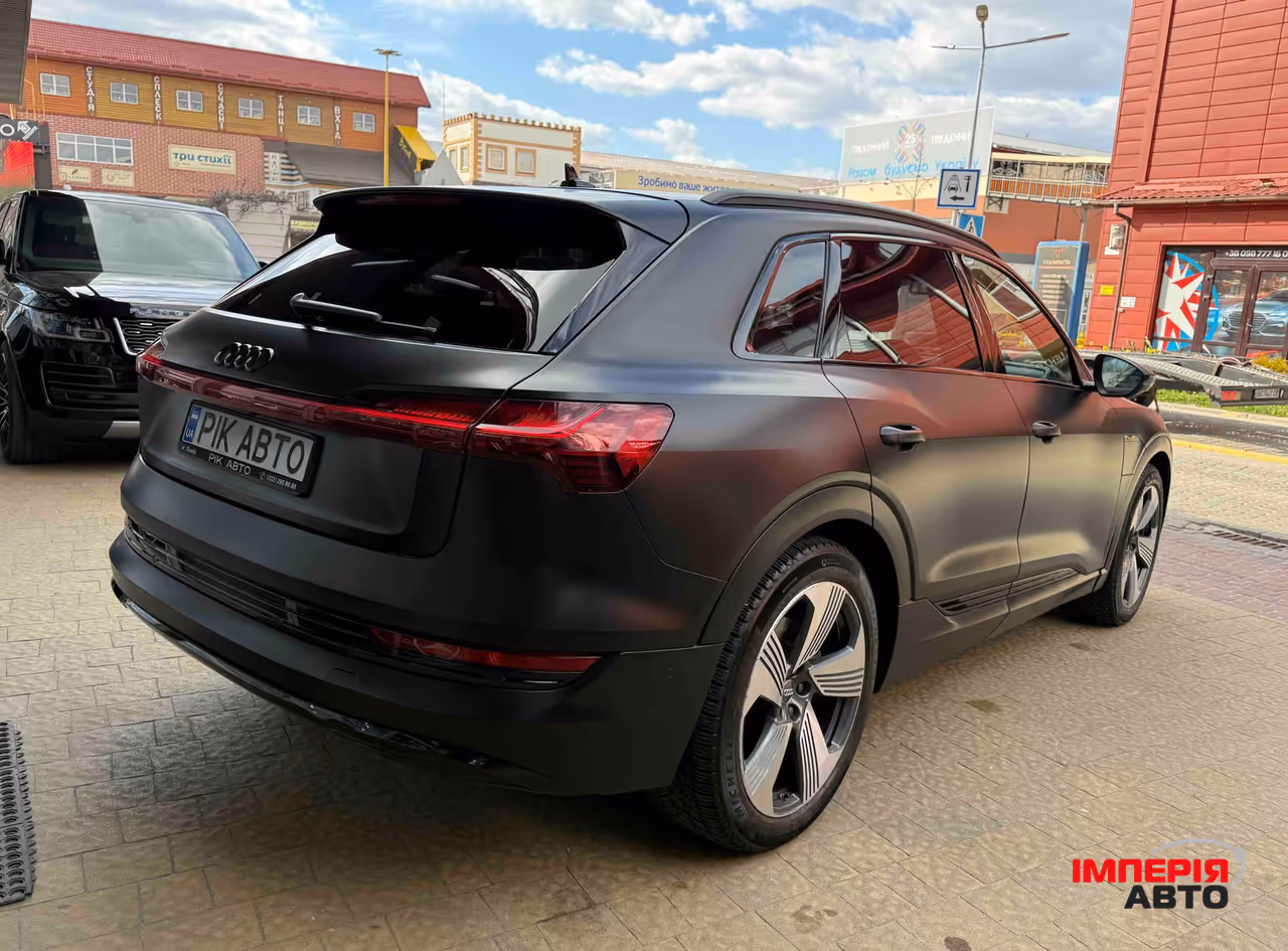 Audi e-tron - фото 6