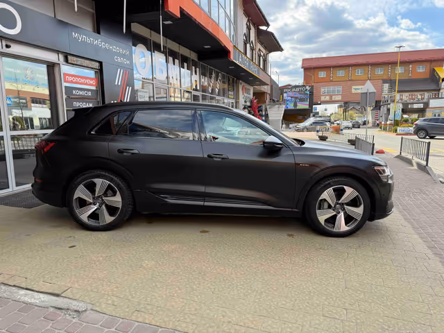 Audi e-tron - фото 5