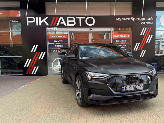 Audi e-tron - фото 1