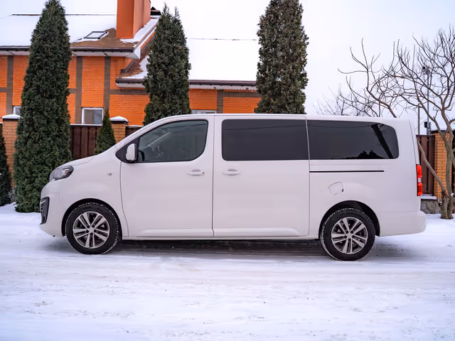 Peugeot Traveller - фото 1