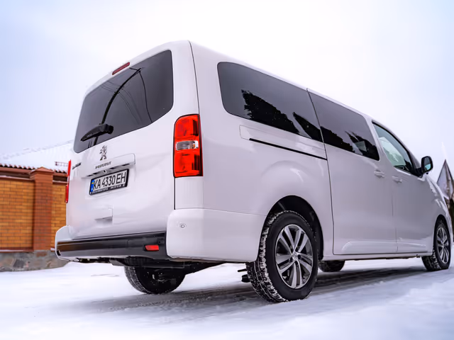 Peugeot Traveller - фото 4