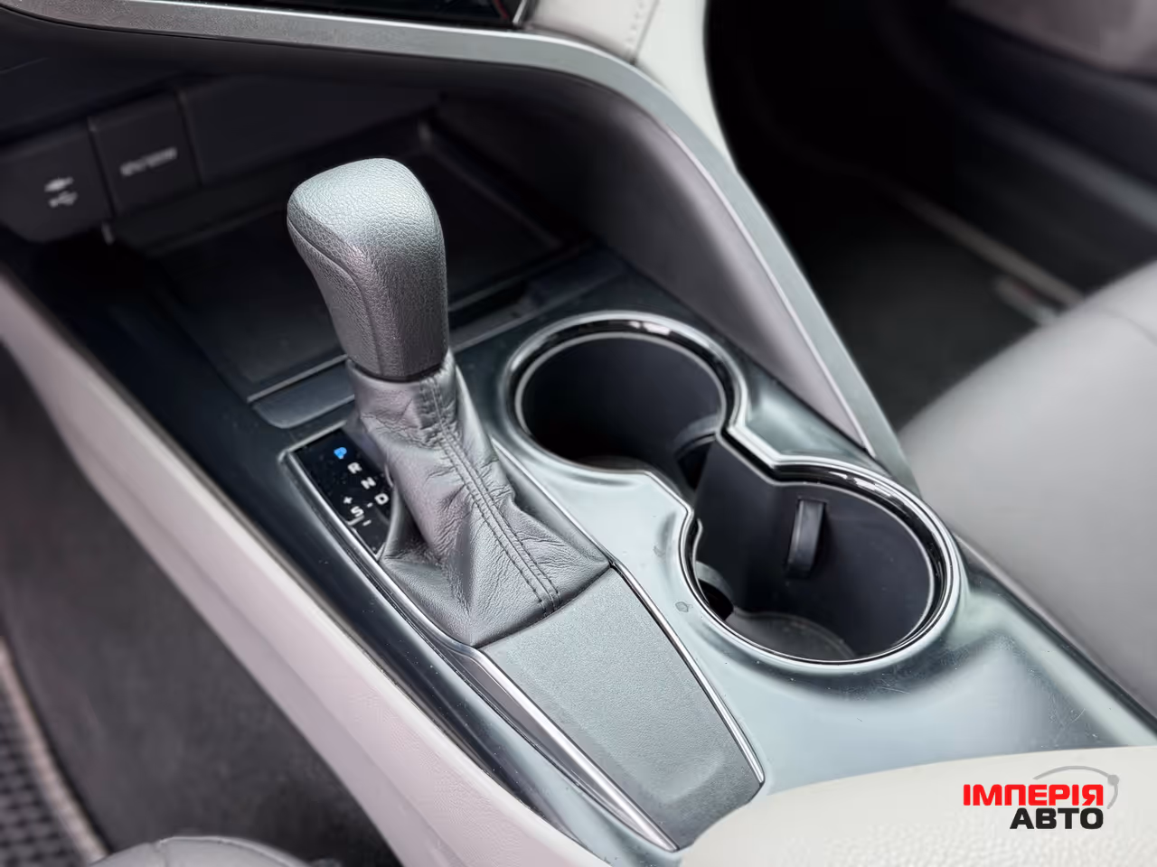 Toyota Camry - фото 8