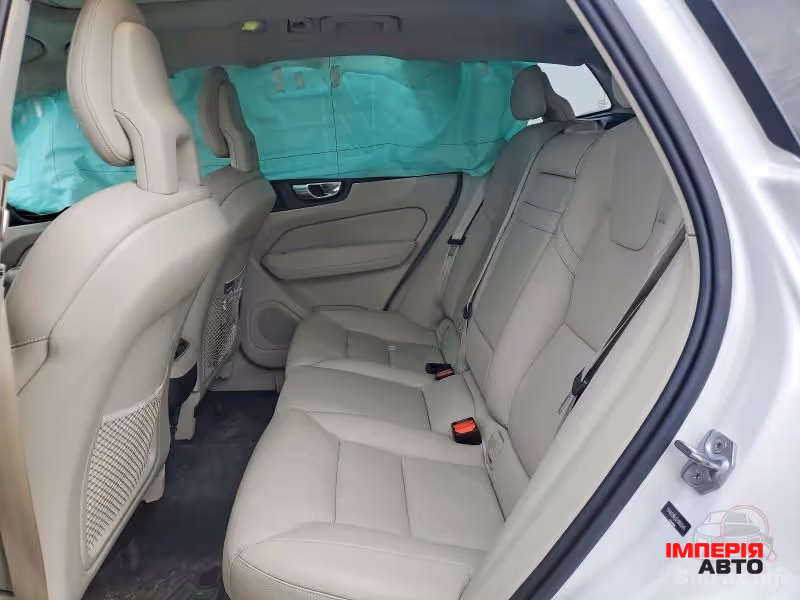 Volvo XC60 - фото 9