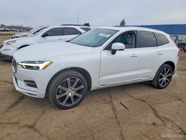 Volvo XC60 - фото 1