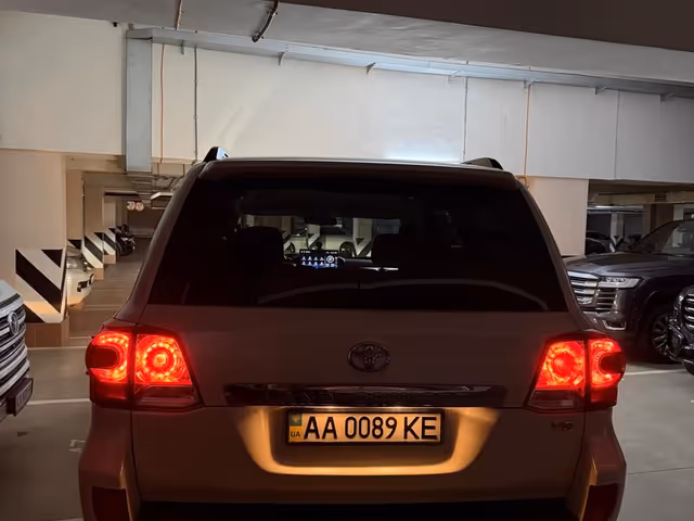 Toyota Land Cruiser - фото 5