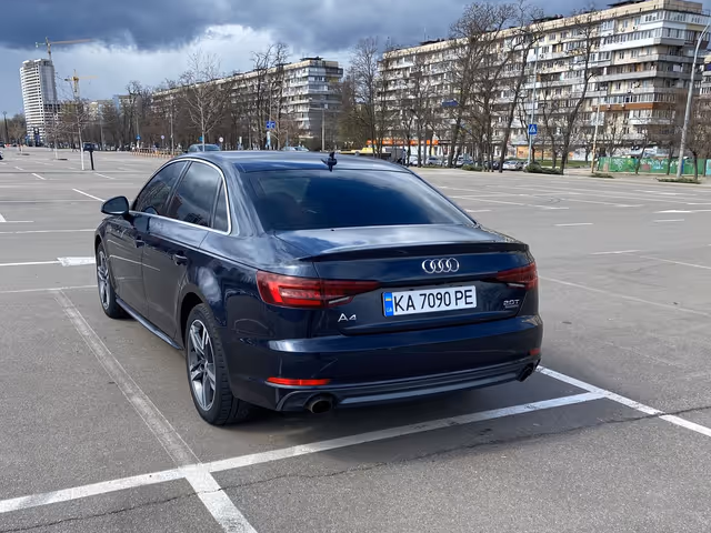 Audi A4 - фото 5
